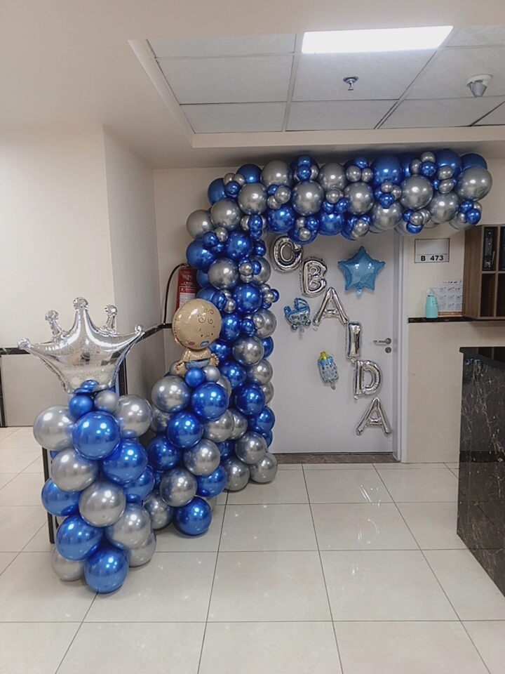 Baby shower balloon decoration