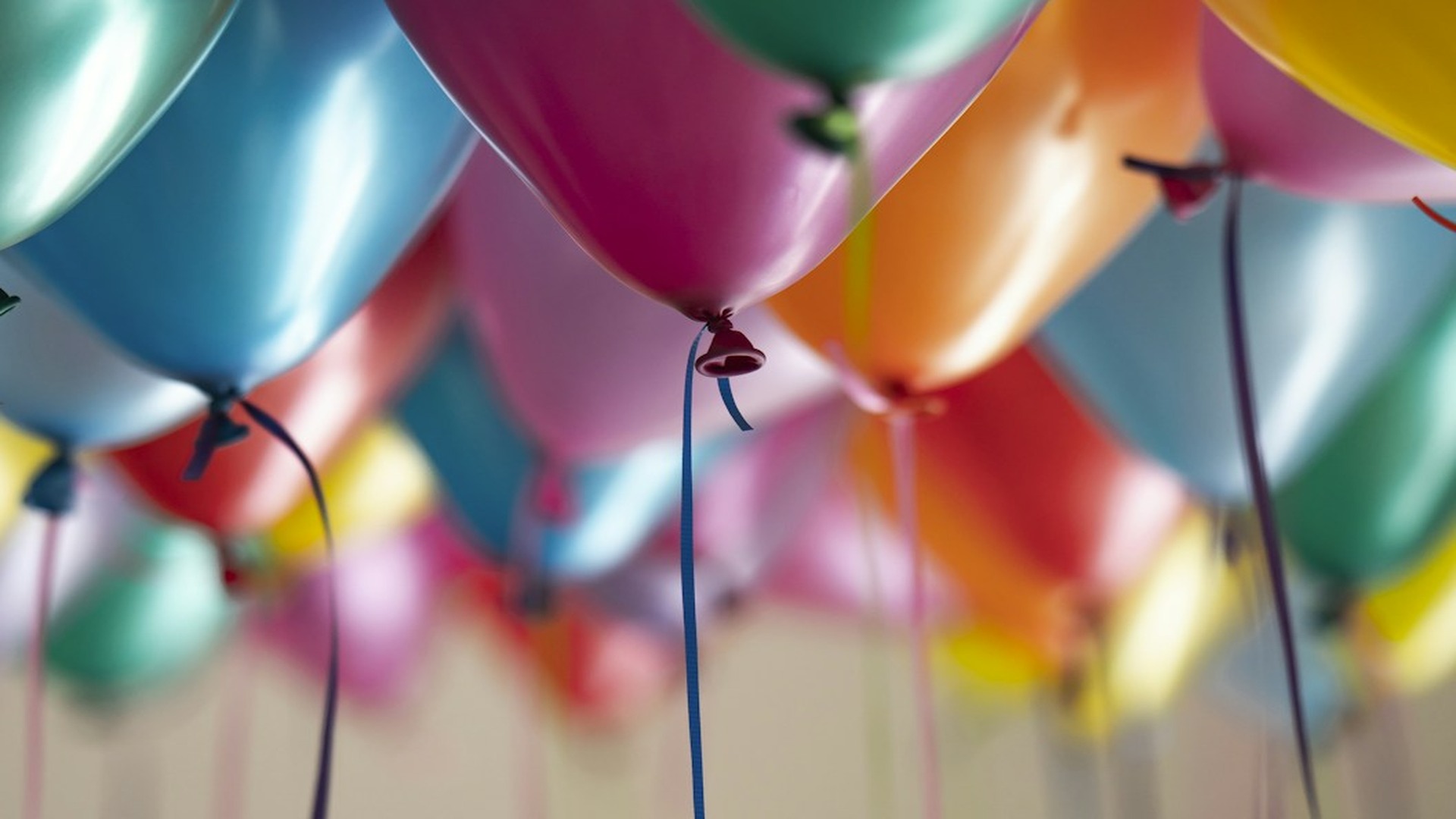 Balloons close